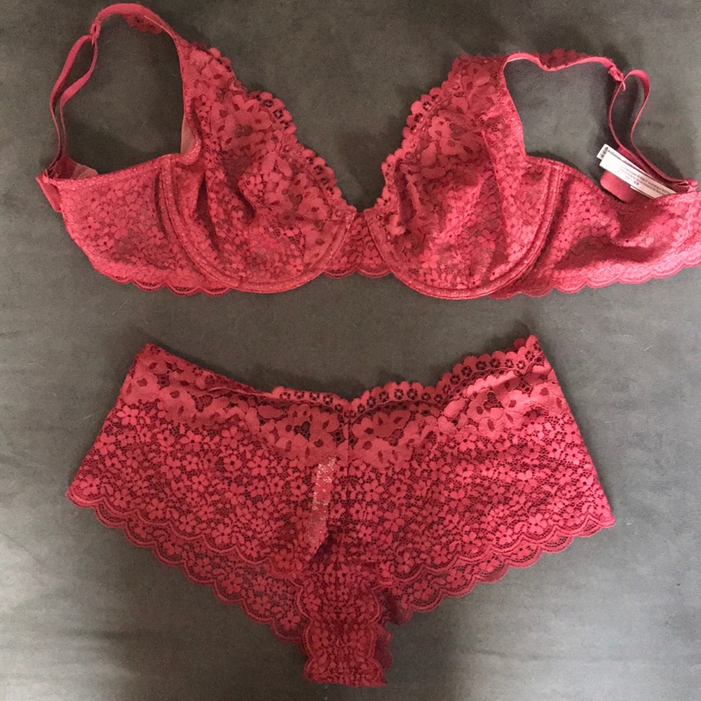 36D Unlined Demi Bra and Matching Panties (M)